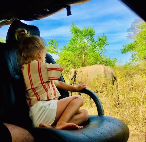 هتل Elephants Safari Cottages