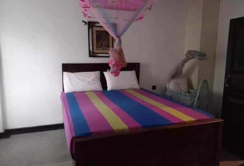 ホテル Lyon Villa