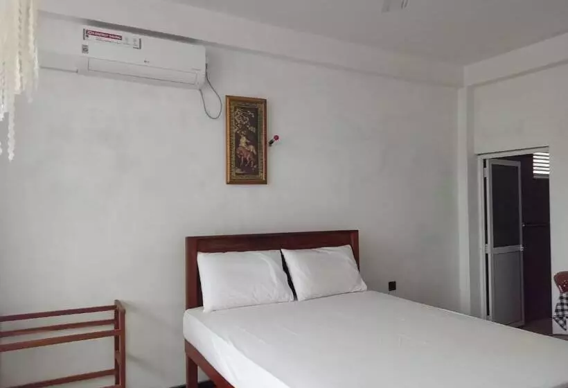 ホテル Lyon Villa