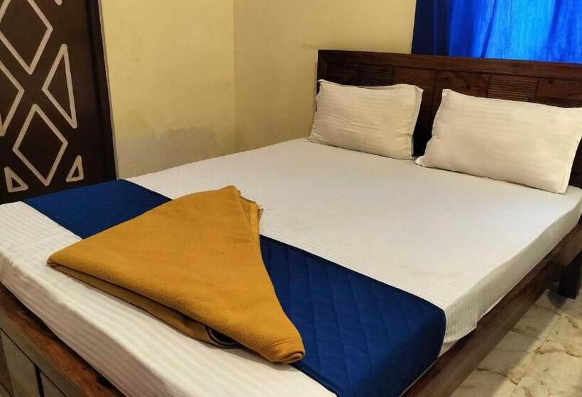 Отель Moonlight Stays