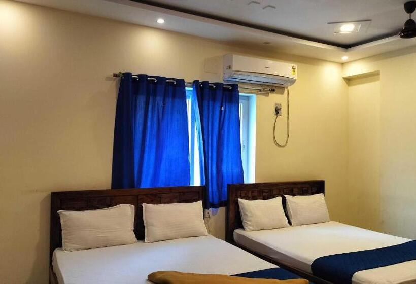 Отель Moonlight Stays