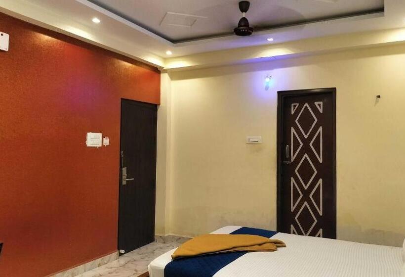 Отель Moonlight Stays