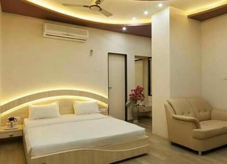 Hotel Pearl Palace Rajkot