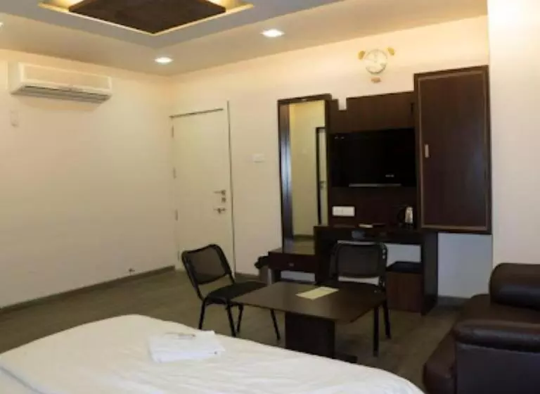 هتل Pearl Palace Rajkot