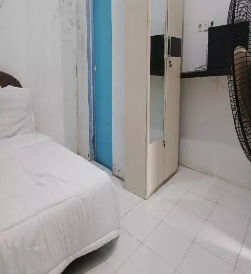 ホテル Spot On 93375 Elang Homestay