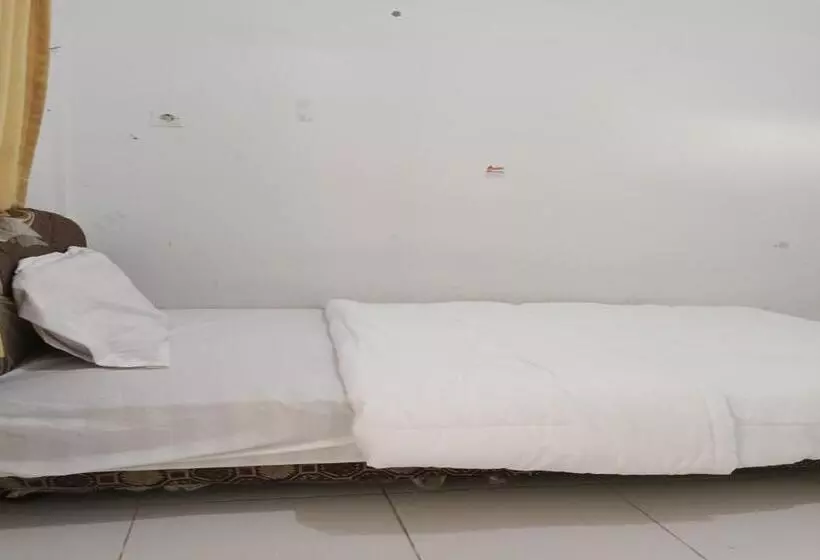 ホテル Spot On 93375 Elang Homestay