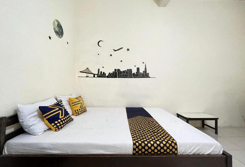 ホテル Spot On 93398 Sudimoro Guest House