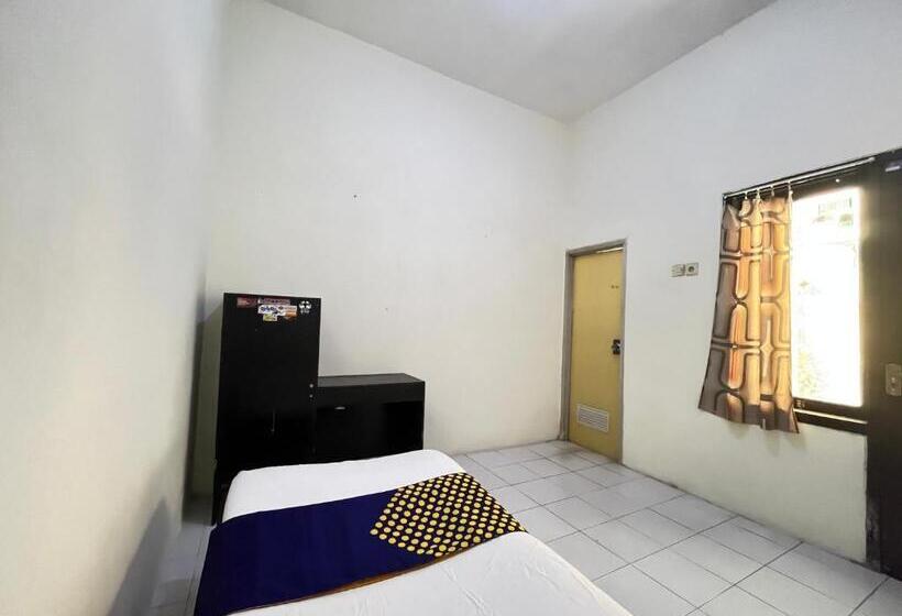 ホテル Spot On 93398 Sudimoro Guest House