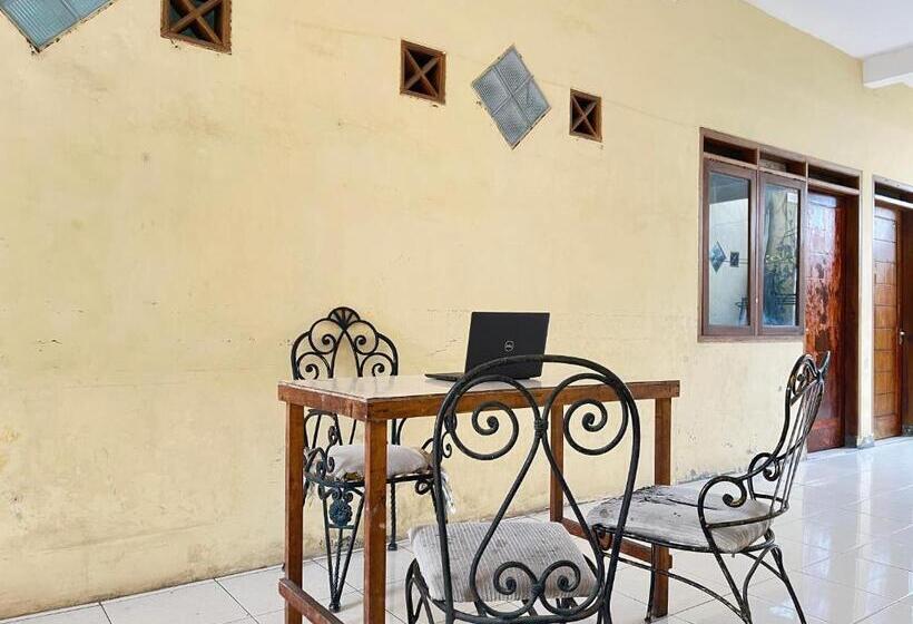 ホテル Spot On 93398 Sudimoro Guest House