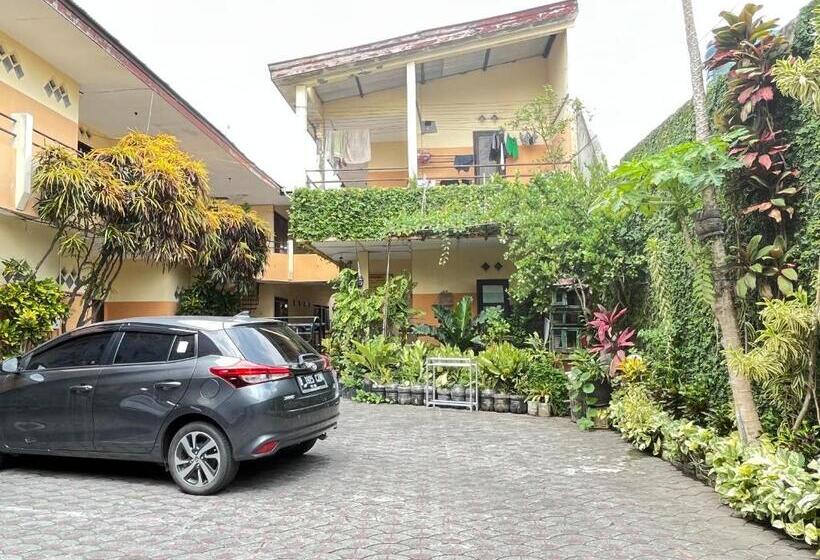 ホテル Spot On 93398 Sudimoro Guest House