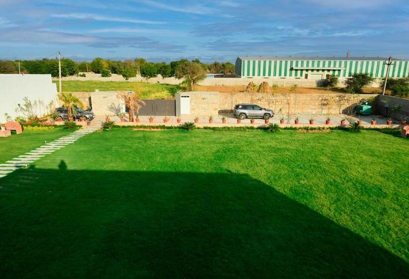 ホテル The Peace  A 2bhk Luxury Private Pool Villa