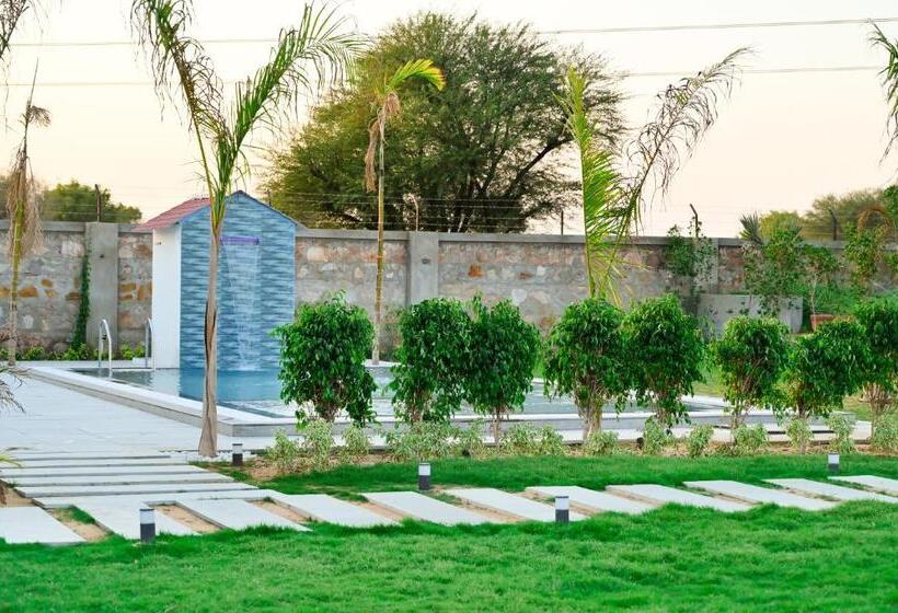 ホテル The Peace  A 2bhk Luxury Private Pool Villa