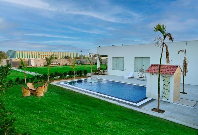 ホテル The Peace  A 2bhk Luxury Private Pool Villa