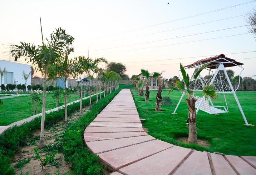 ホテル The Peace  A 2bhk Luxury Private Pool Villa