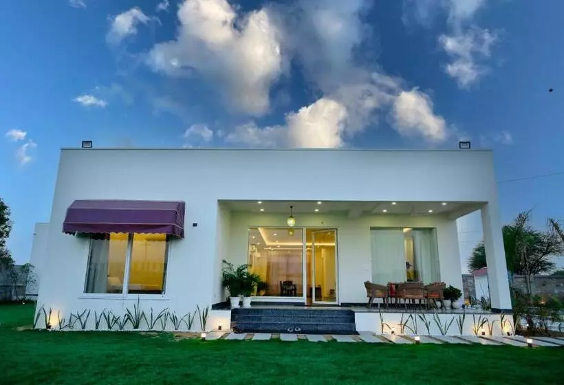 ホテル The Peace  A 2bhk Luxury Private Pool Villa