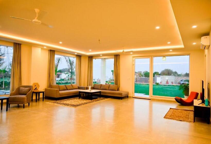 ホテル The Peace  A 2bhk Luxury Private Pool Villa
