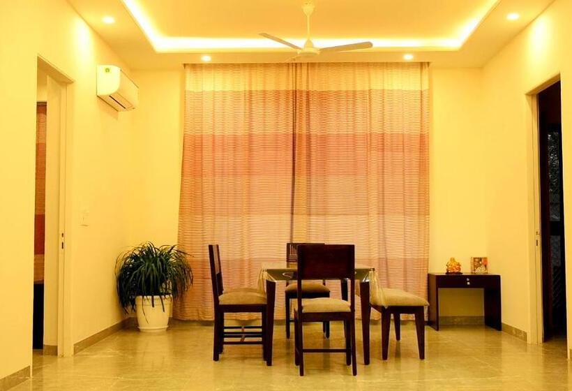 ホテル The Peace  A 2bhk Luxury Private Pool Villa