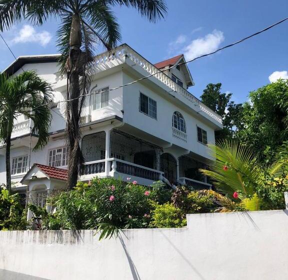 پانسیون Happy Grove Lodge