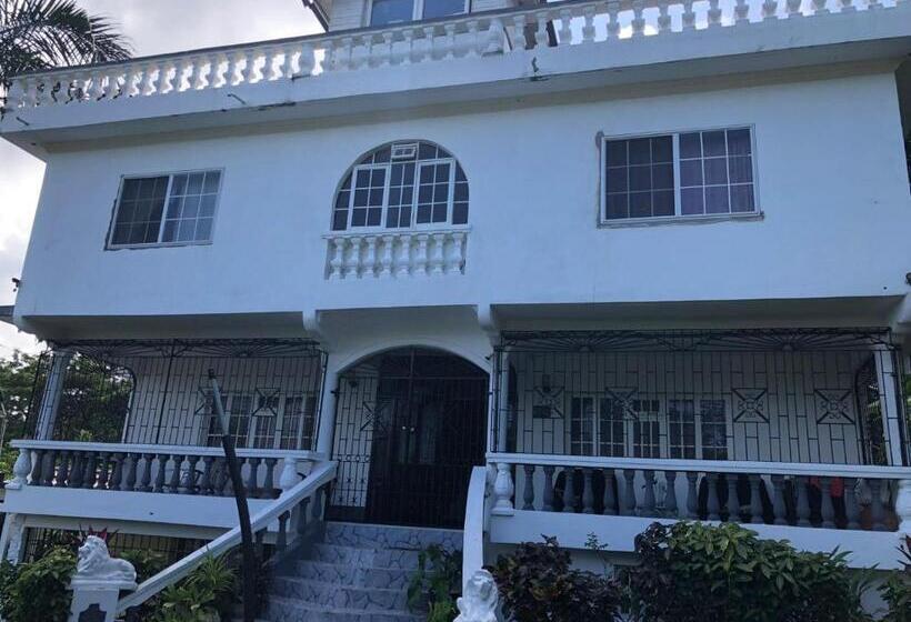 پانسیون Happy Grove Lodge