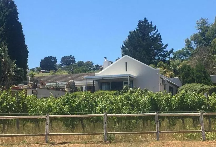 Majatalo Roland’s Valley Art Accommodation