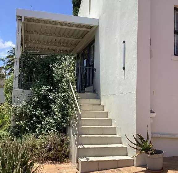 Majatalo Roland’s Valley Art Accommodation