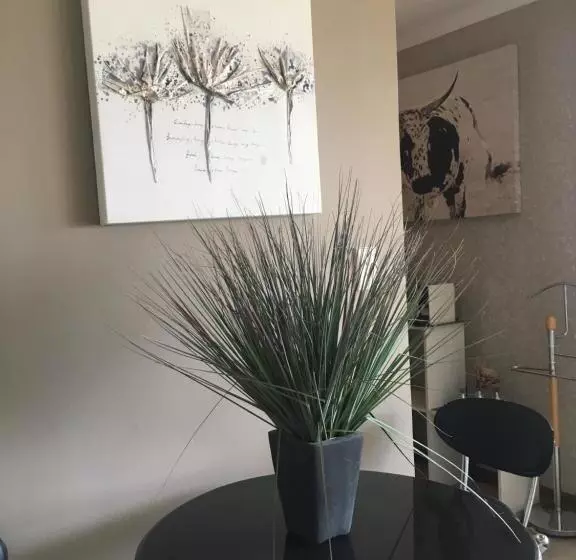 Majatalo Roland’s Valley Art Accommodation