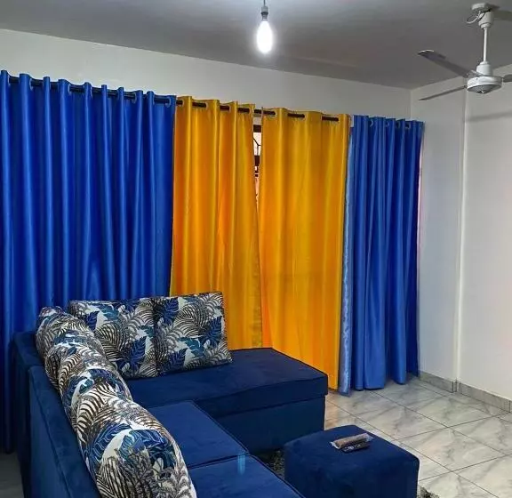 تختخواب و صبحانه Bantu Homes