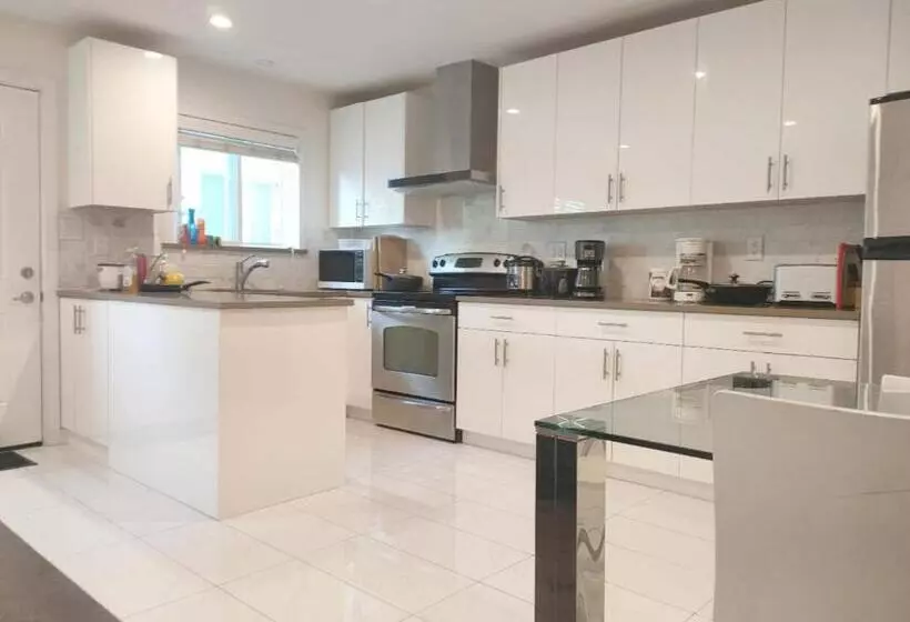 تختخواب و صبحانه Happy Room In Richmond, Close To Airport