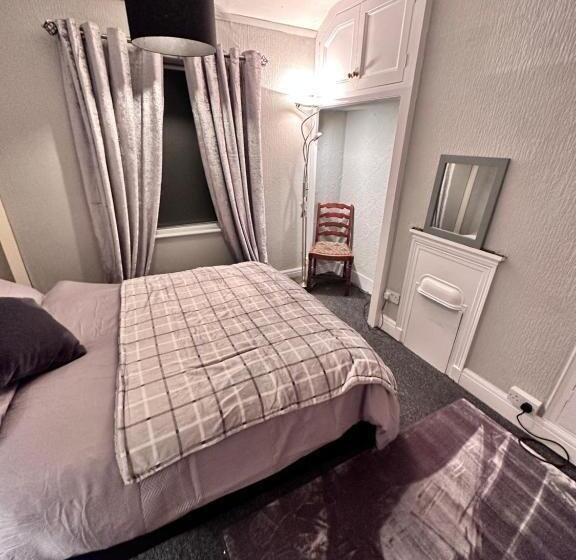 تختخواب و صبحانه Preston S Long Stay Accommodation