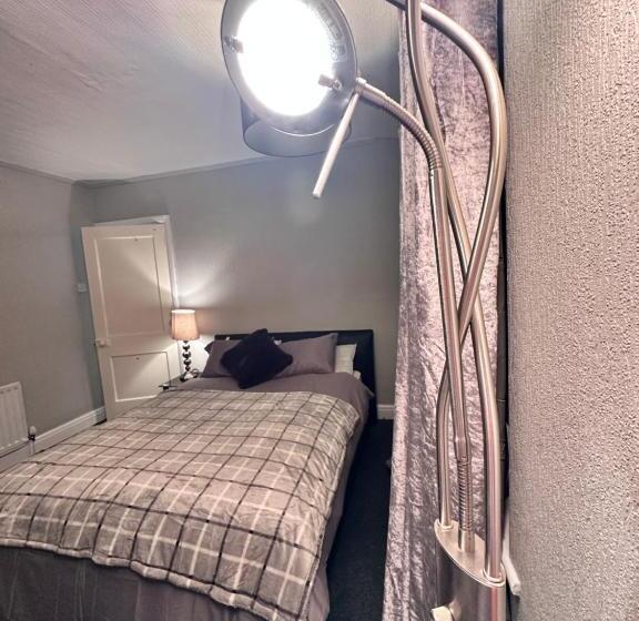 تختخواب و صبحانه Preston S Long Stay Accommodation