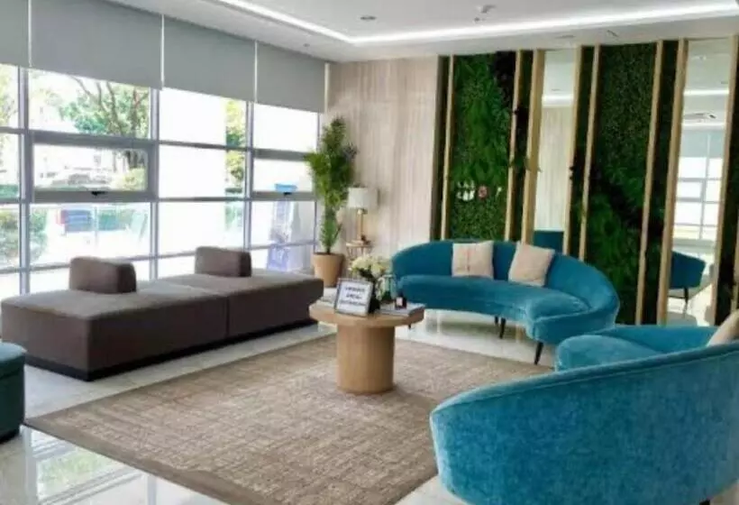 Cozy Room 18th Floor