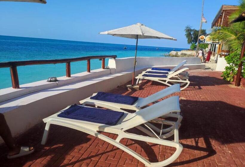 Blue Tides Hotel & Restaurant