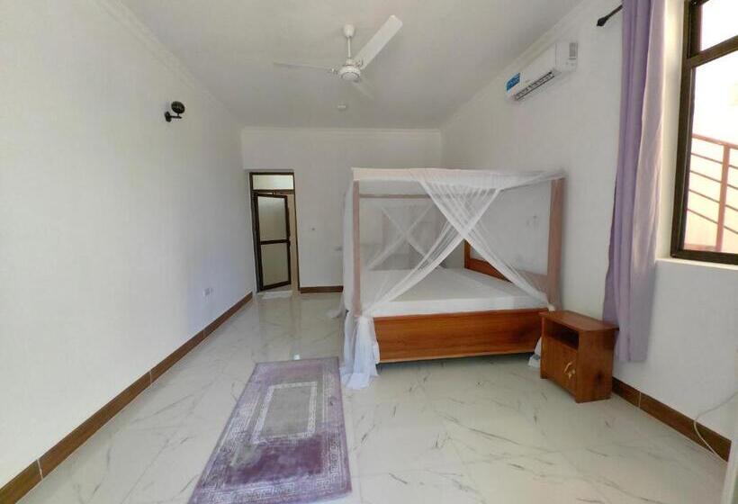 Blue Tides Hotel & Restaurant