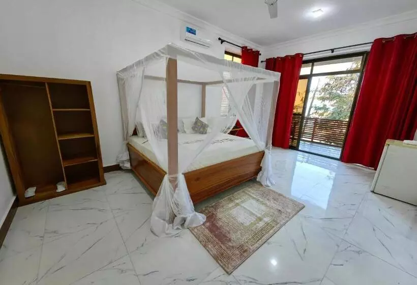 Blue Tides Hotel & Restaurant