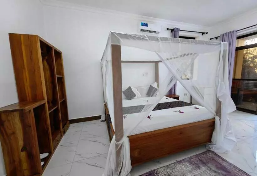 Blue Tides Hotel & Restaurant