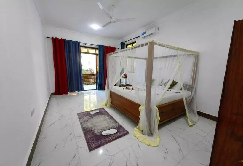 Blue Tides Hotel & Restaurant