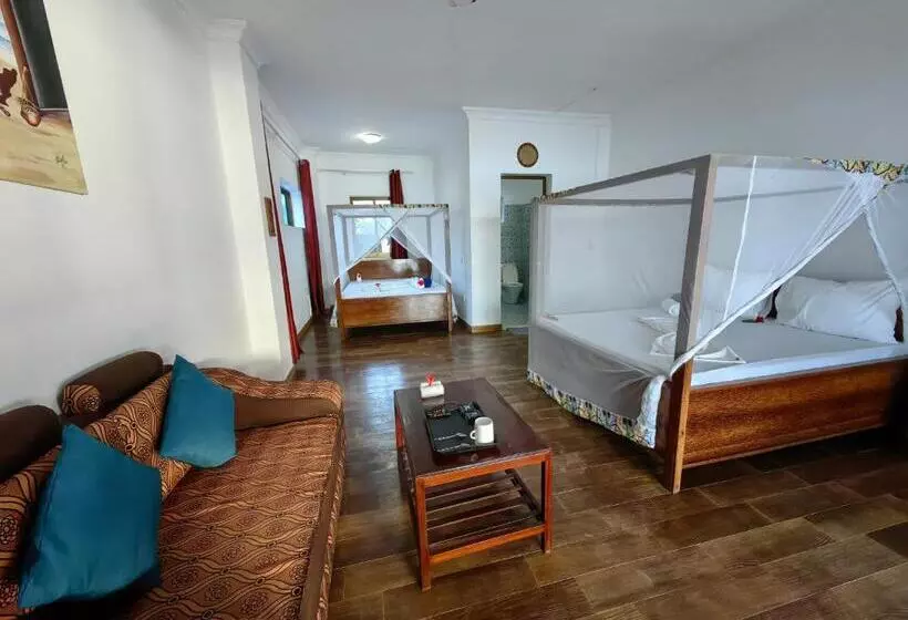 Blue Tides Hotel & Restaurant