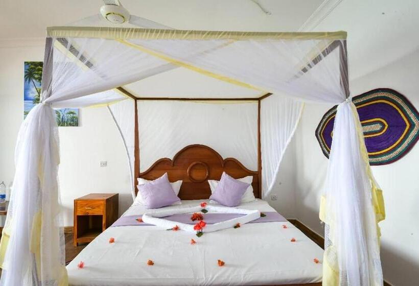 Blue Tides Hotel & Restaurant