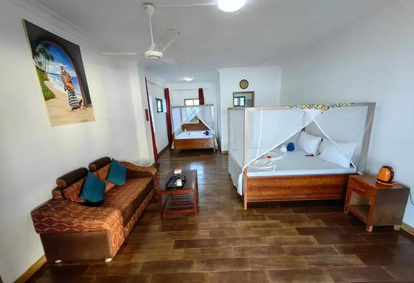 Blue Tides Hotel & Restaurant