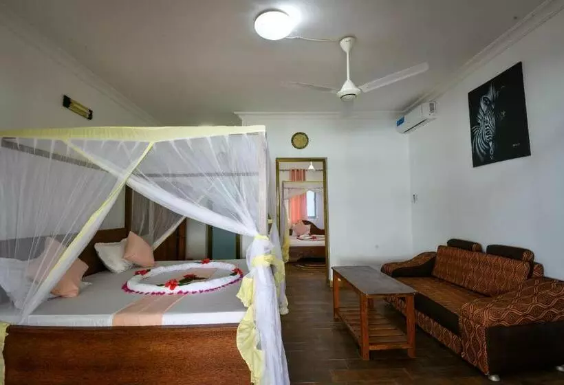 Blue Tides Hotel & Restaurant