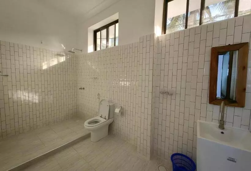 Blue Tides Hotel & Restaurant