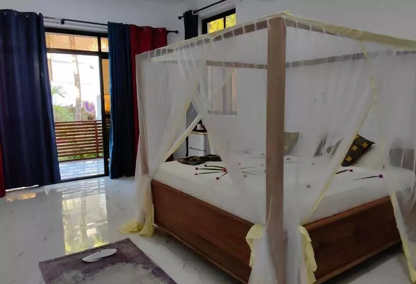 Blue Tides Hotel & Restaurant