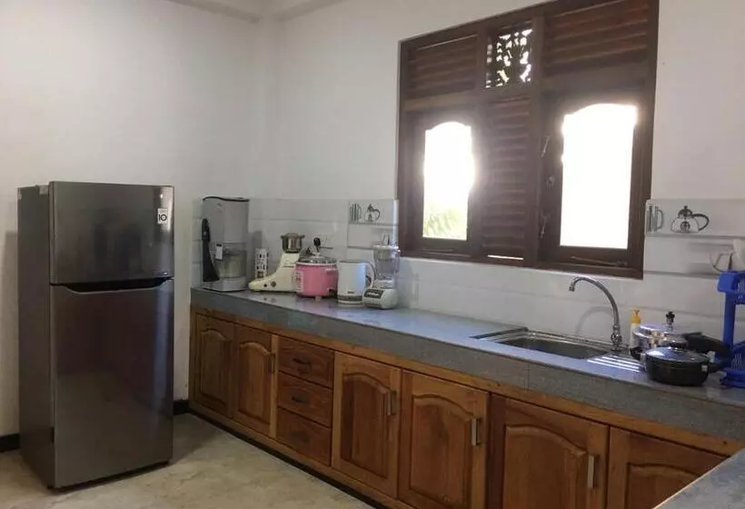Hotelli Senu Villa Ahangama