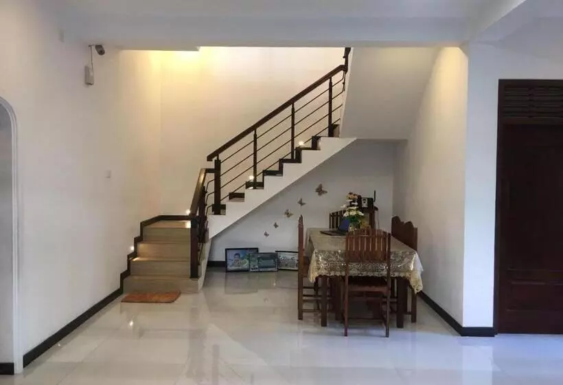 Hotelli Senu Villa Ahangama