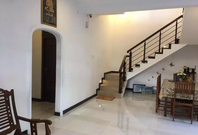 Hotelli Senu Villa Ahangama