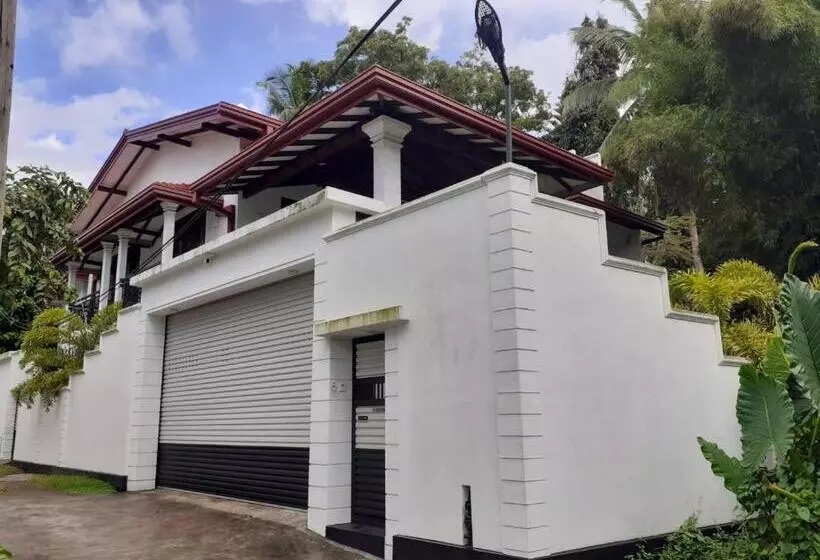 Hotelli Senu Villa Ahangama