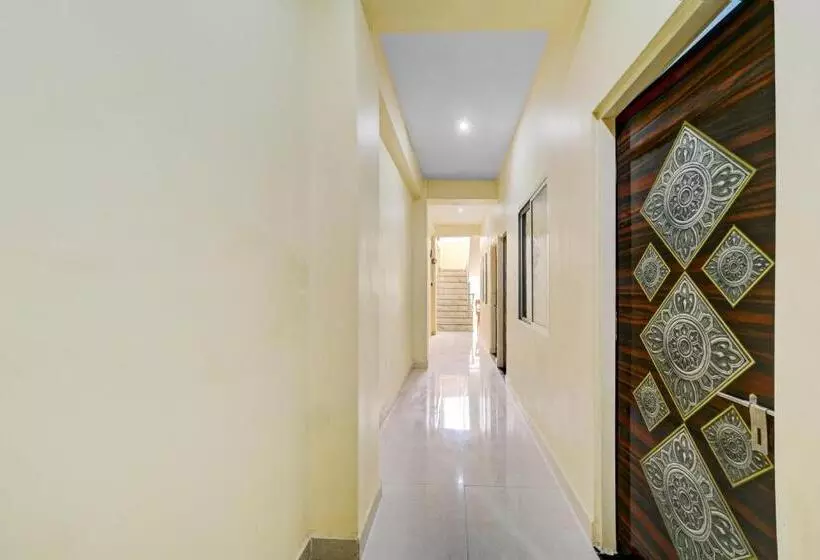 ホテル O Home Trimurti Guest House