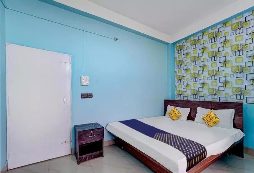 ホテル O Home Trimurti Guest House