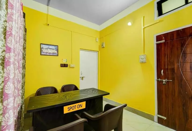 ホテル O Home Trimurti Guest House