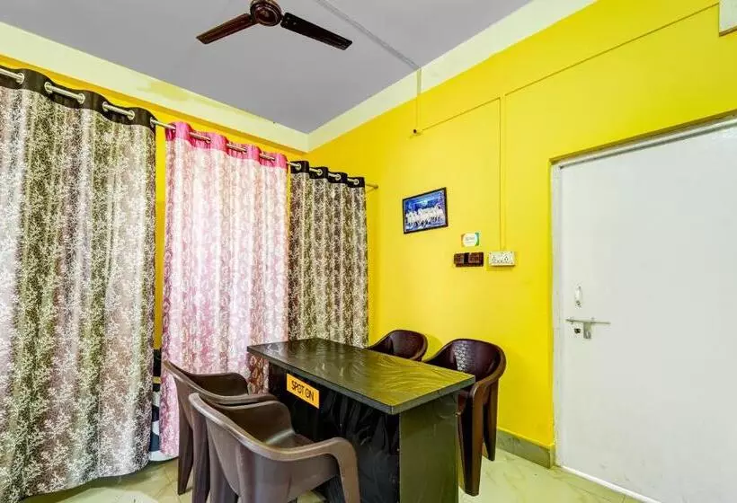 ホテル O Home Trimurti Guest House